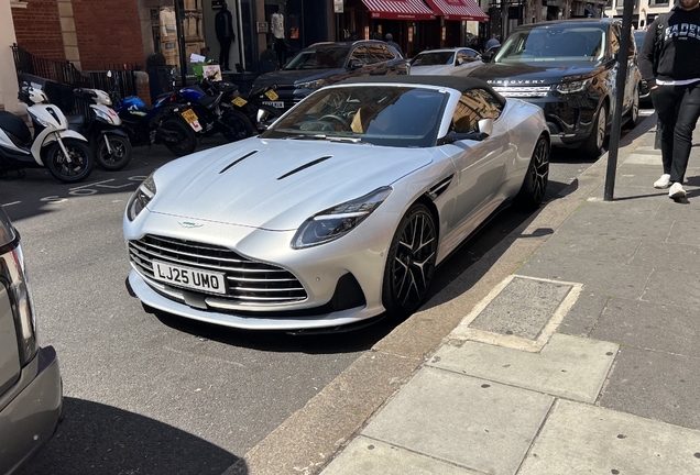 Aston Martin DB12 Volante