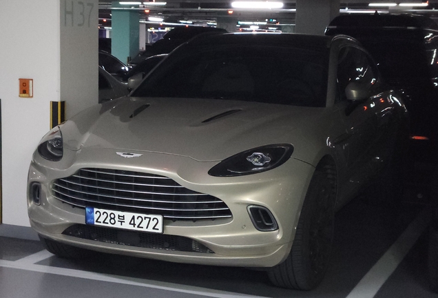 Aston Martin DBX