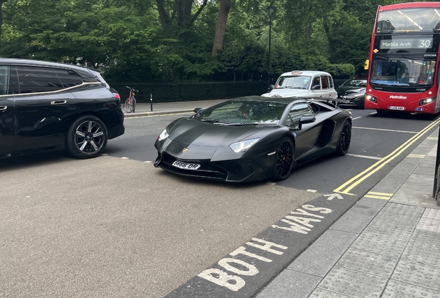Lamborghini Aventador LP750-4 SuperVeloce Roadster