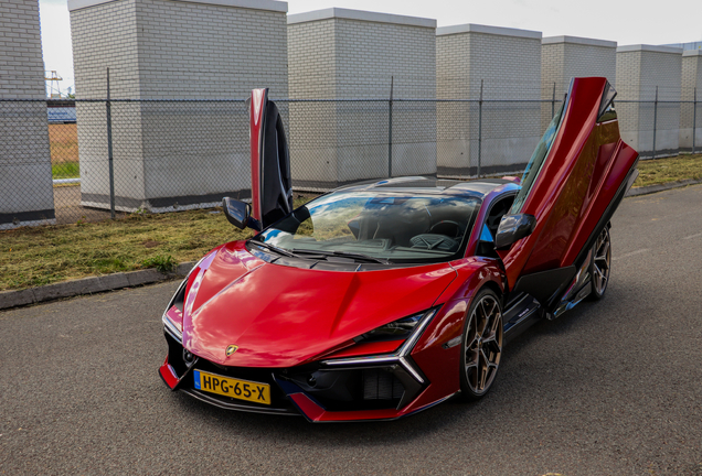 Lamborghini Revuelto
