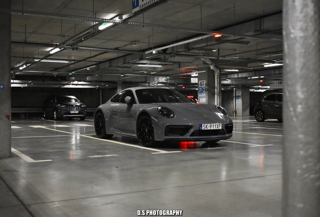 Porsche 992 Carrera 4 GTS