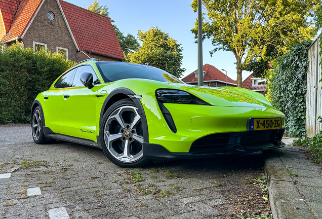 Porsche Taycan Turbo S Cross Turismo