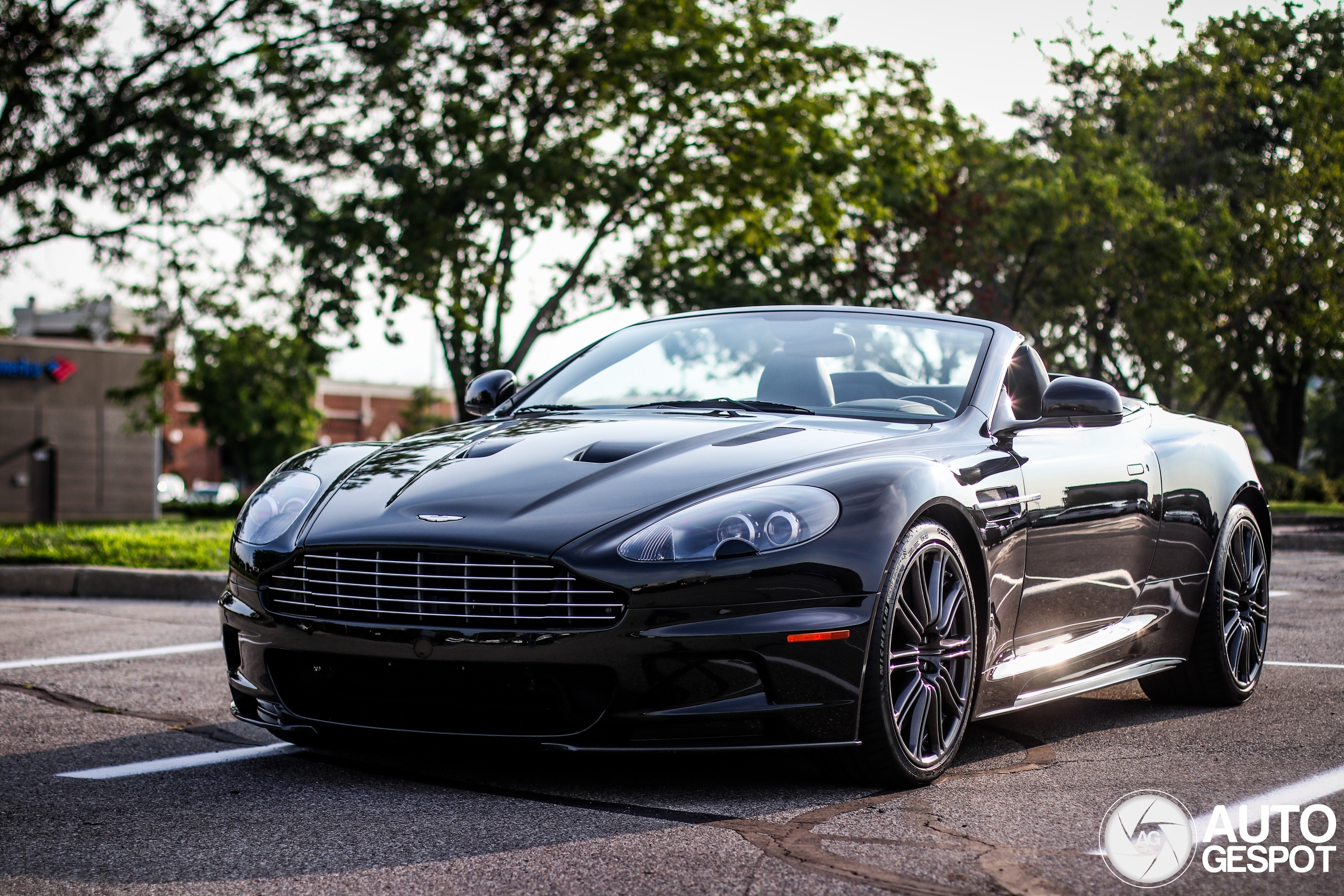 Aston Martin DBS Volante
