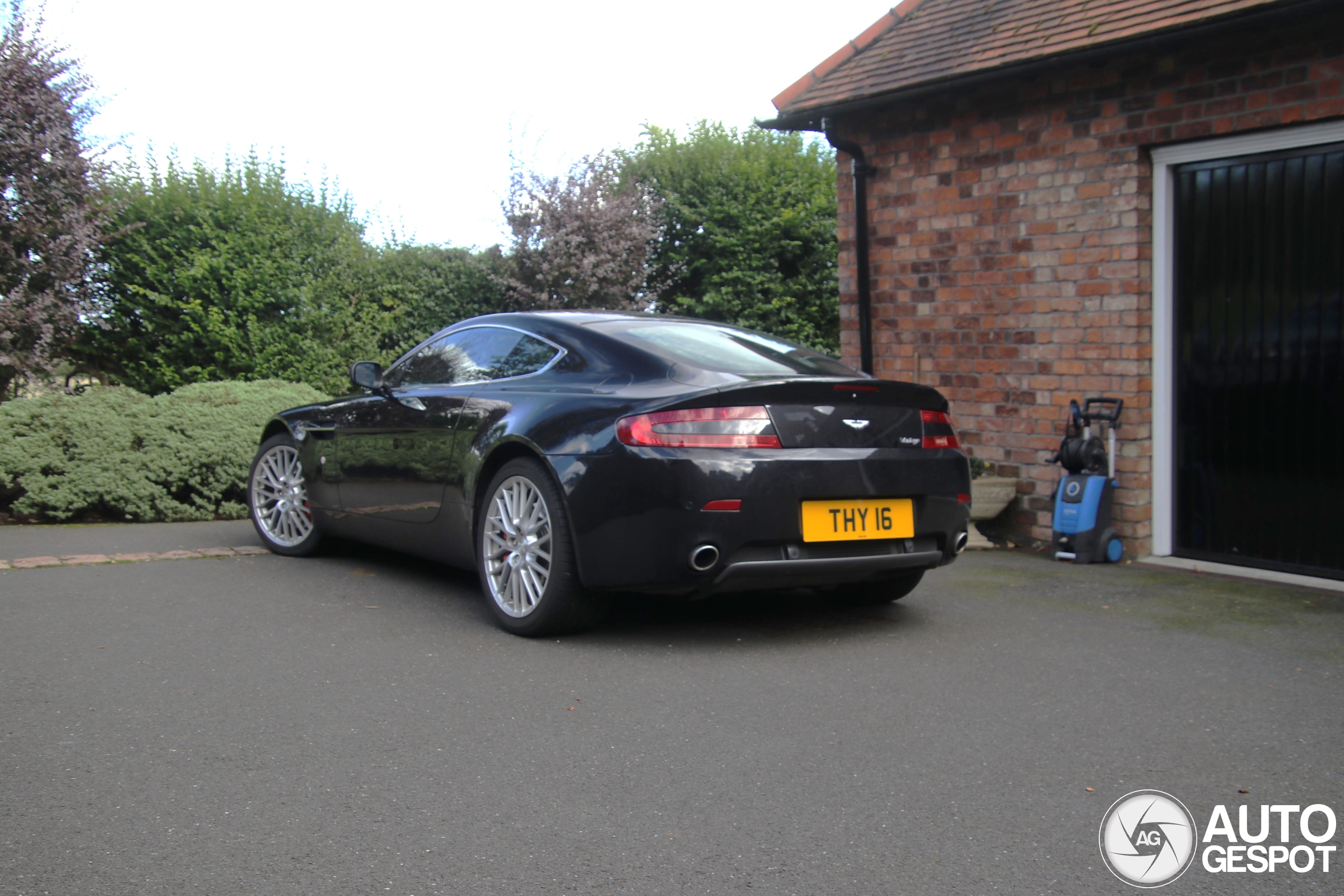 Aston Martin V8 Vantage