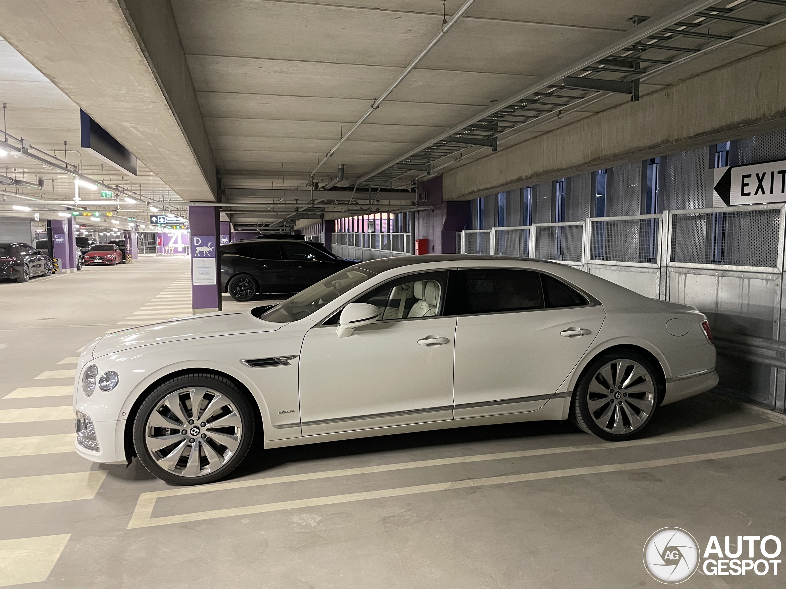 Bentley Flying Spur Hybrid Azure