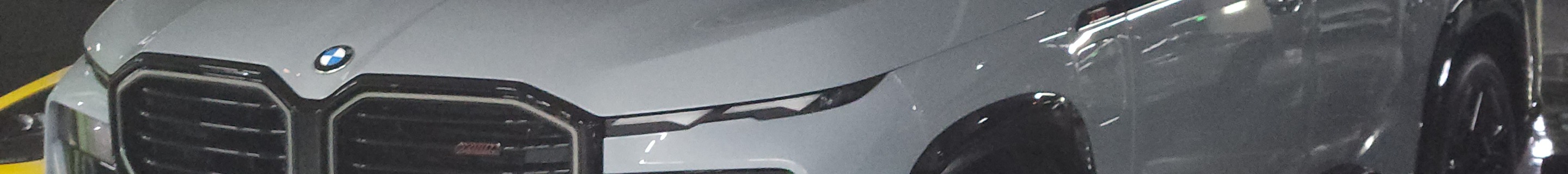BMW XM G09 Label Red