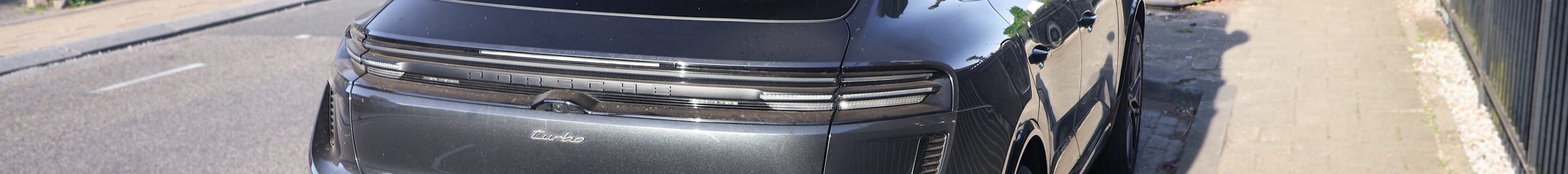 Porsche Macan EV Turbo