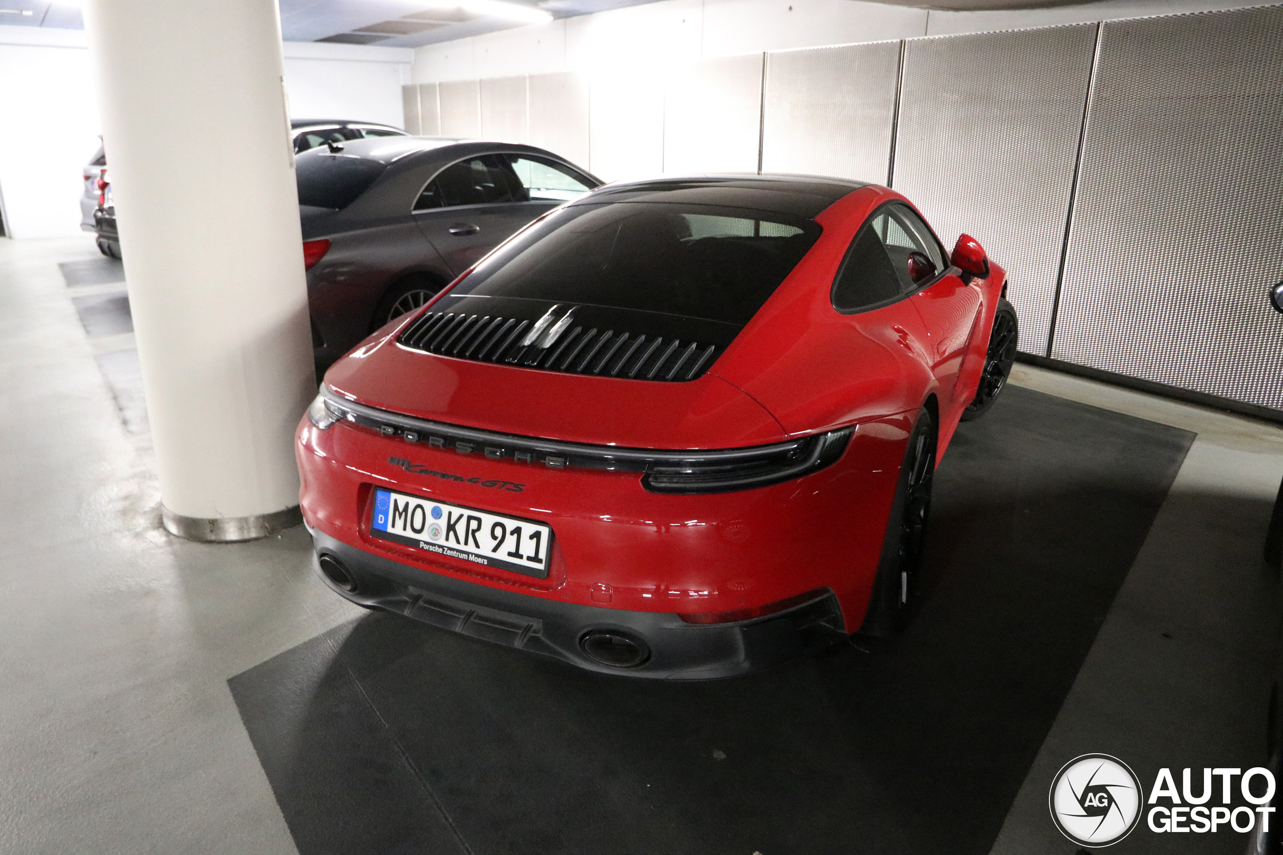 Porsche 992 Carrera 4 GTS