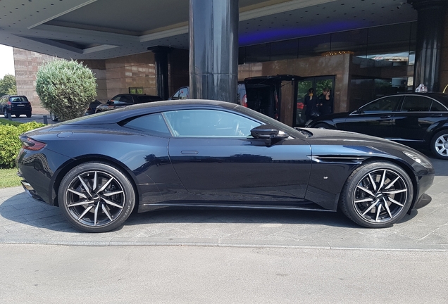 Aston Martin DB11