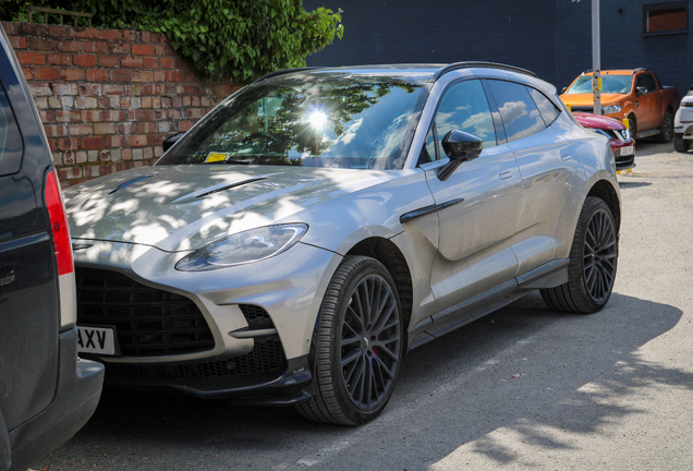 Aston Martin DBX707