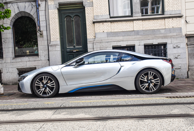 BMW i8