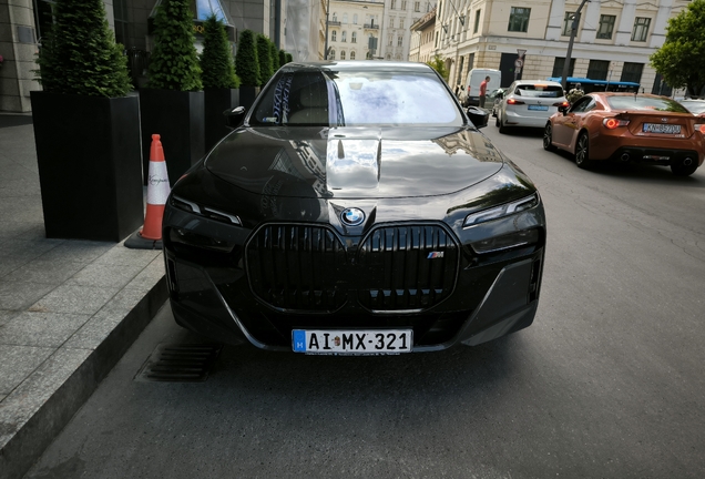 BMW M760e xDrive