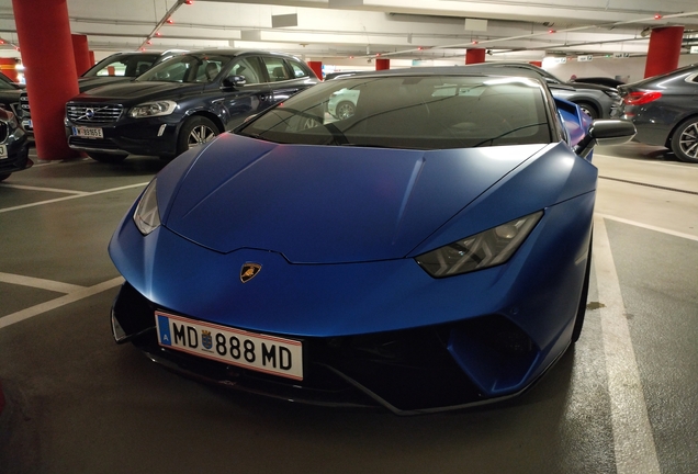 Lamborghini Huracán LP640-4 Performante Spyder