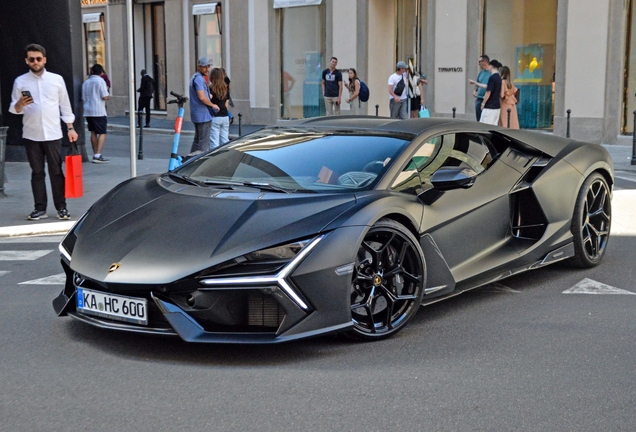 Lamborghini Revuelto