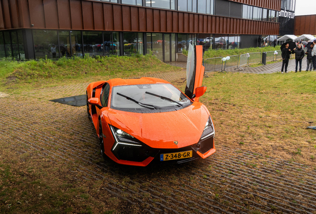 Lamborghini Revuelto