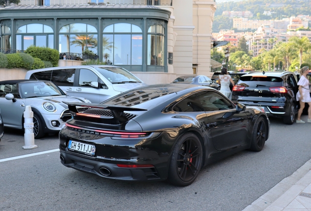 Porsche 992 Carrera 4 GTS