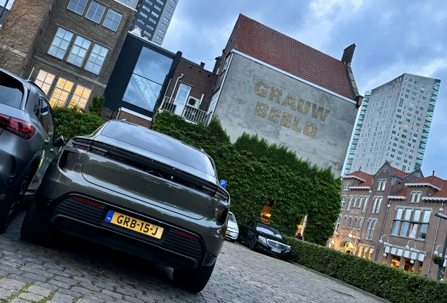 Porsche Macan EV Turbo