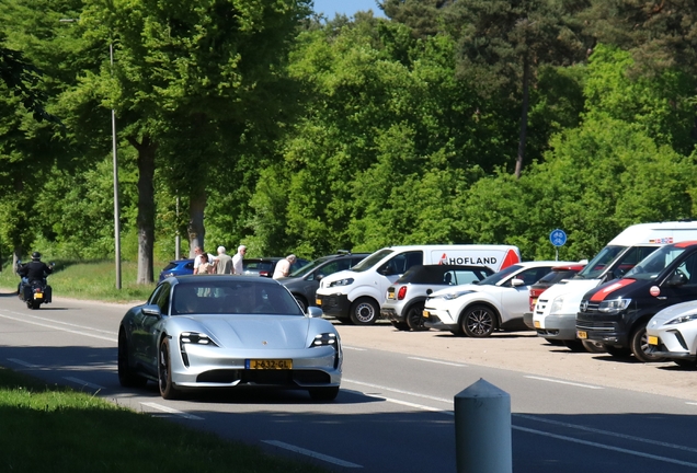 Porsche Taycan Turbo