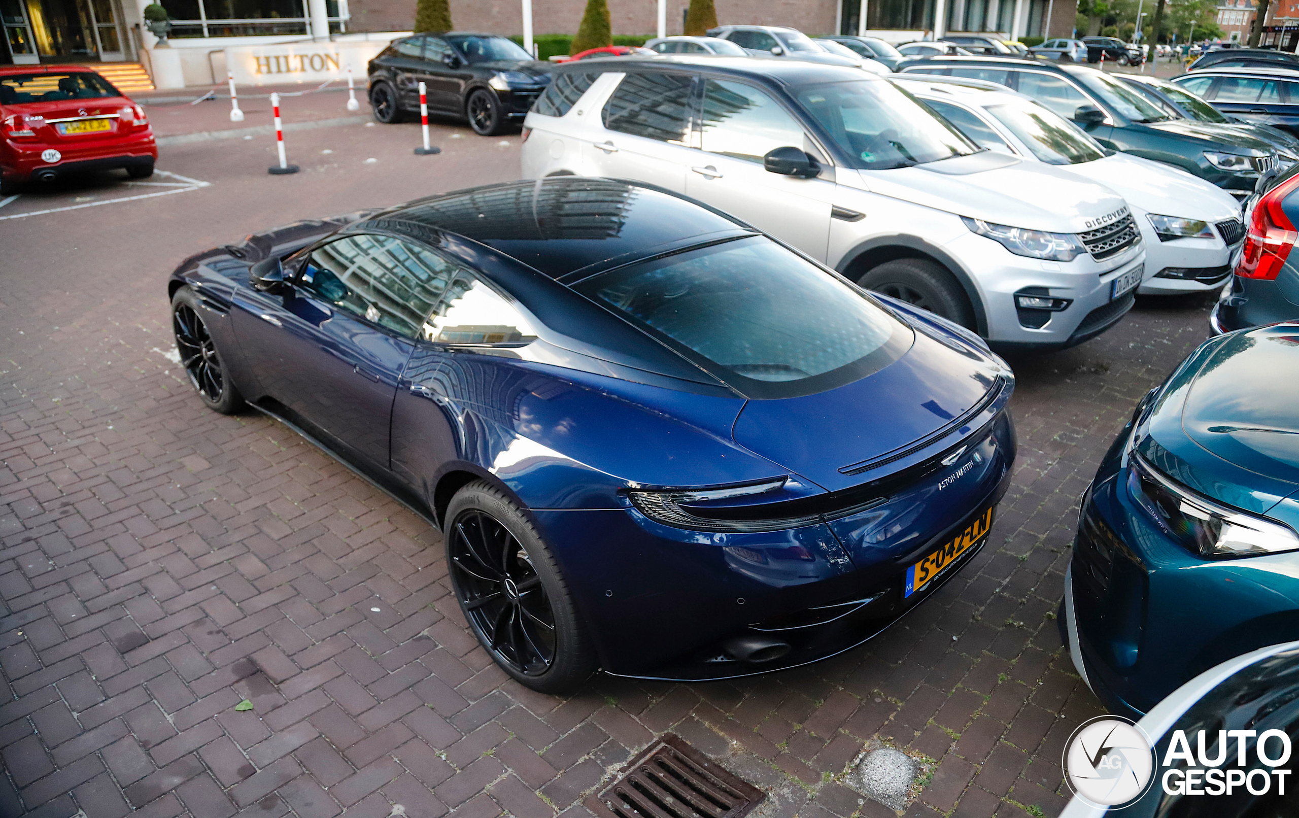 Aston Martin DB11 AMR
