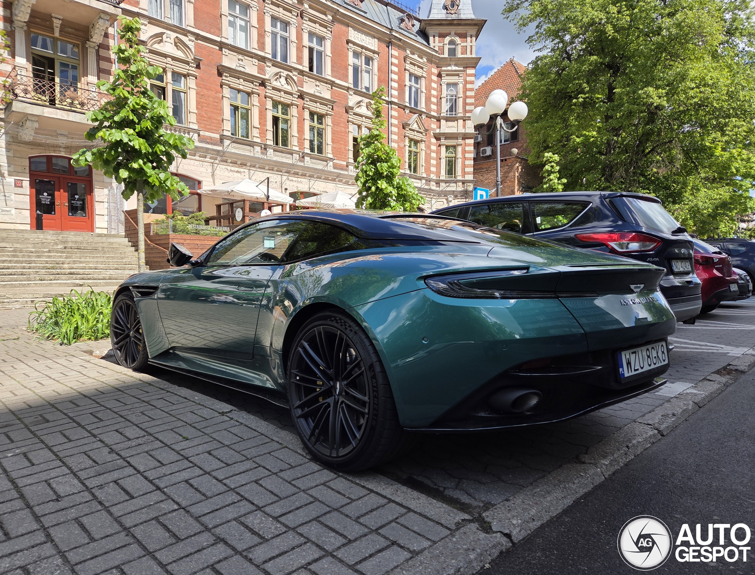 Aston Martin DB12