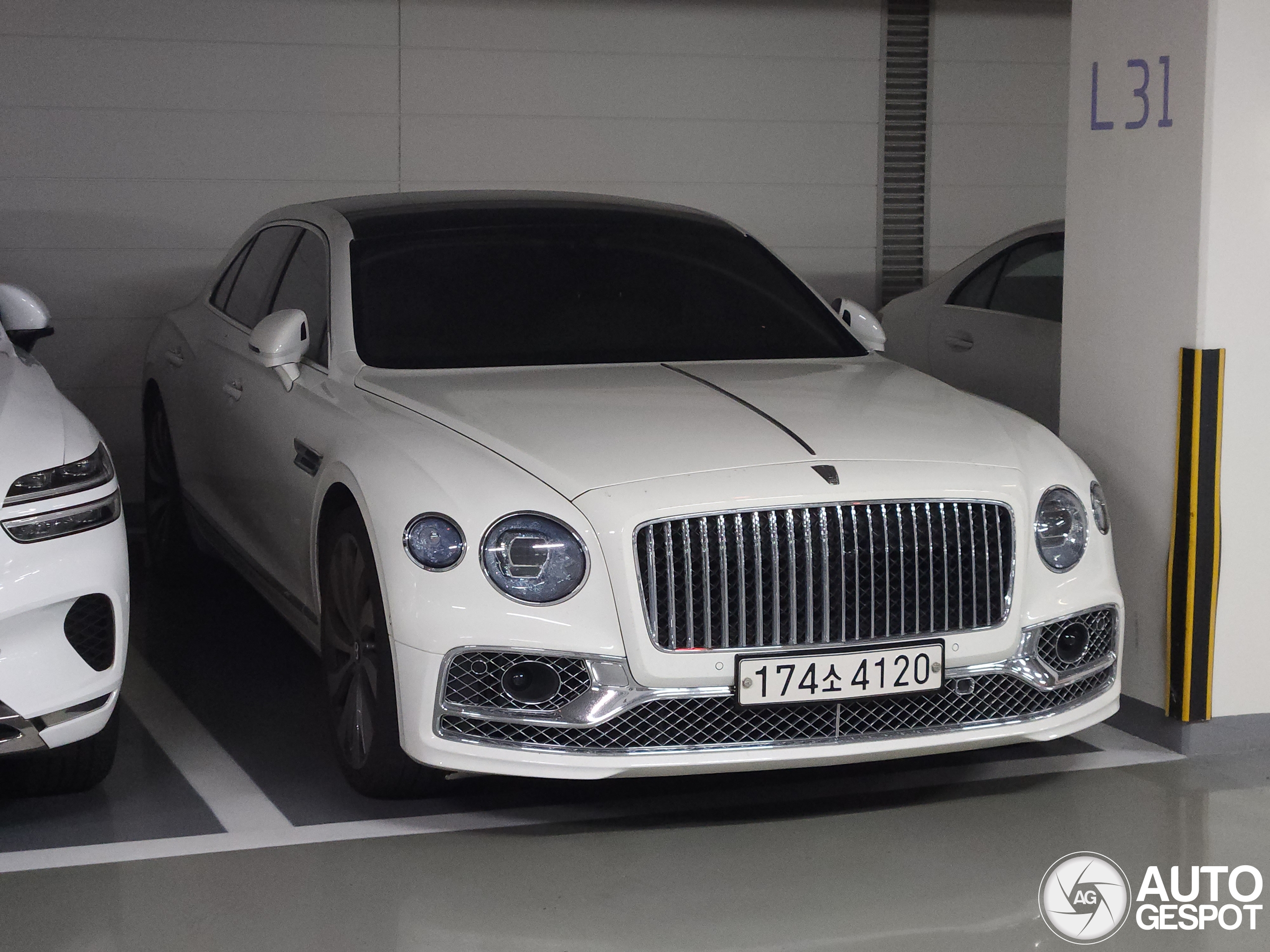 Bentley Flying Spur V8 2021