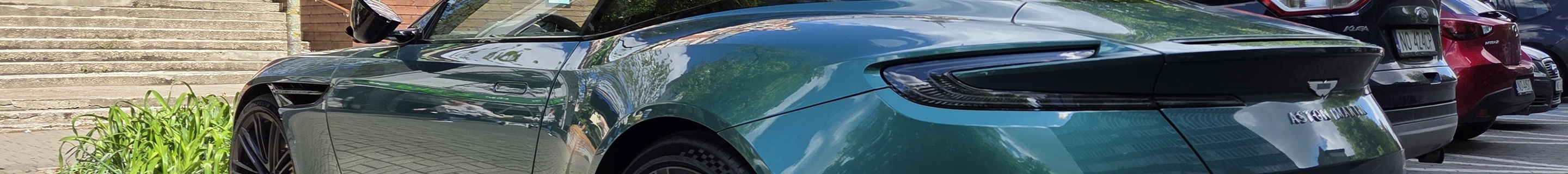 Aston Martin DB12