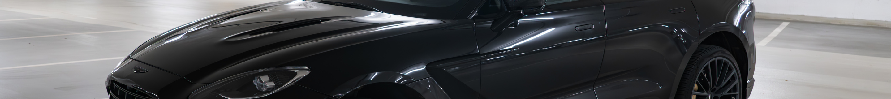 Aston Martin DBX707