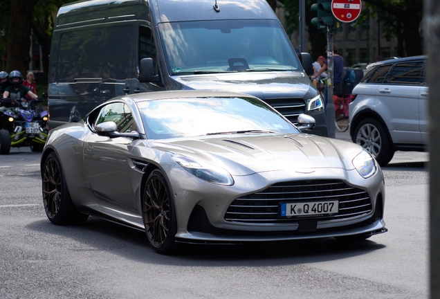 Aston Martin DB12