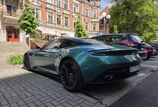 Aston Martin DB12