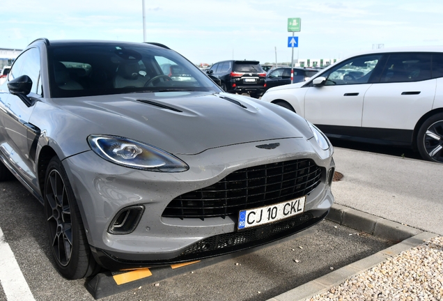 Aston Martin DBX