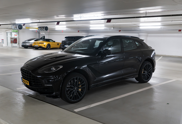 Aston Martin DBX707