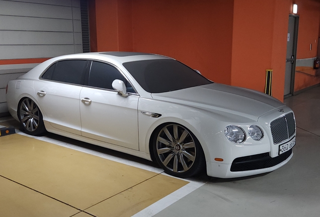 Bentley Flying Spur V8