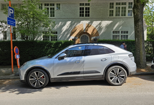 Porsche Macan EV Turbo