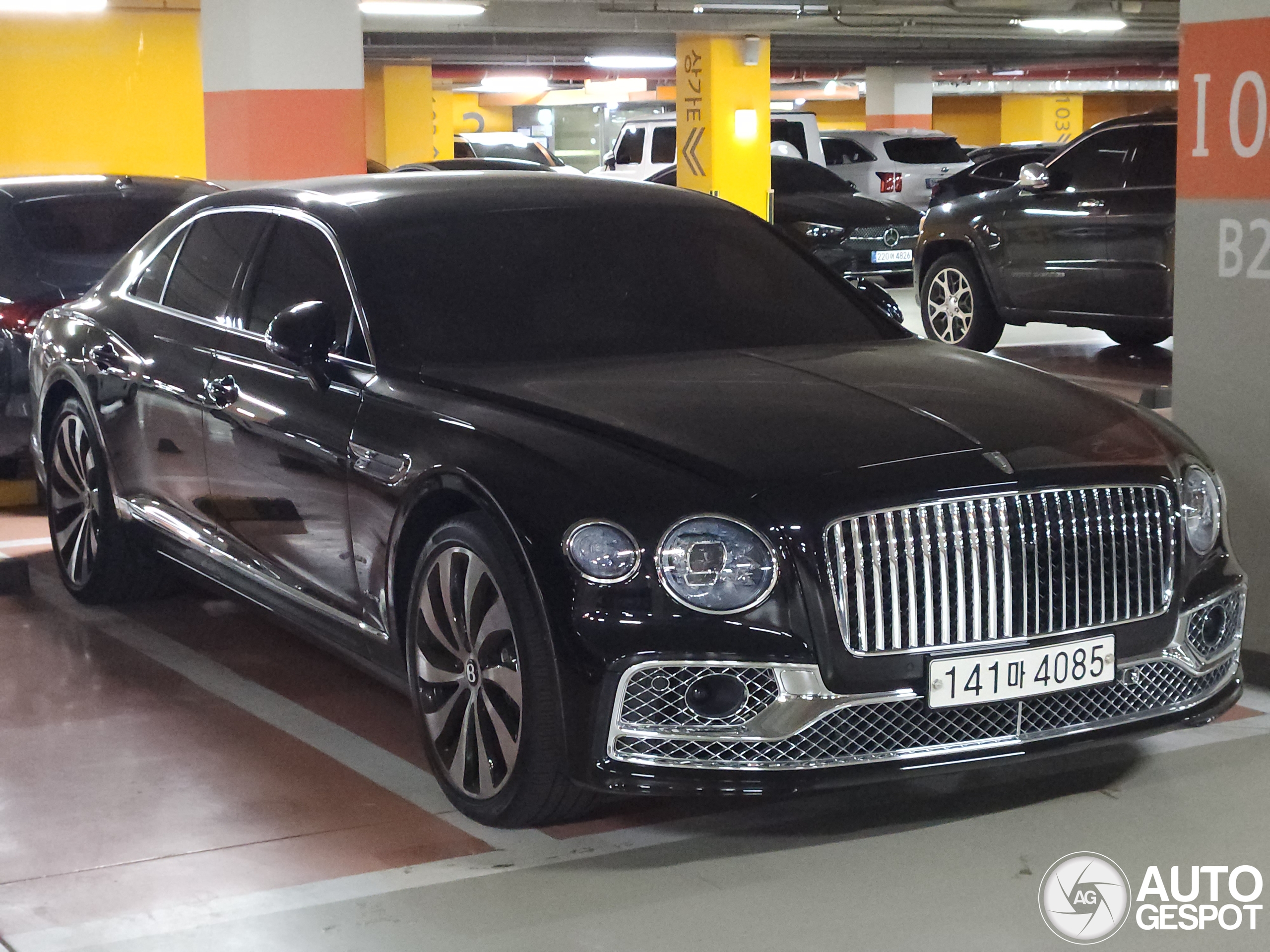Bentley Flying Spur V8 Azure