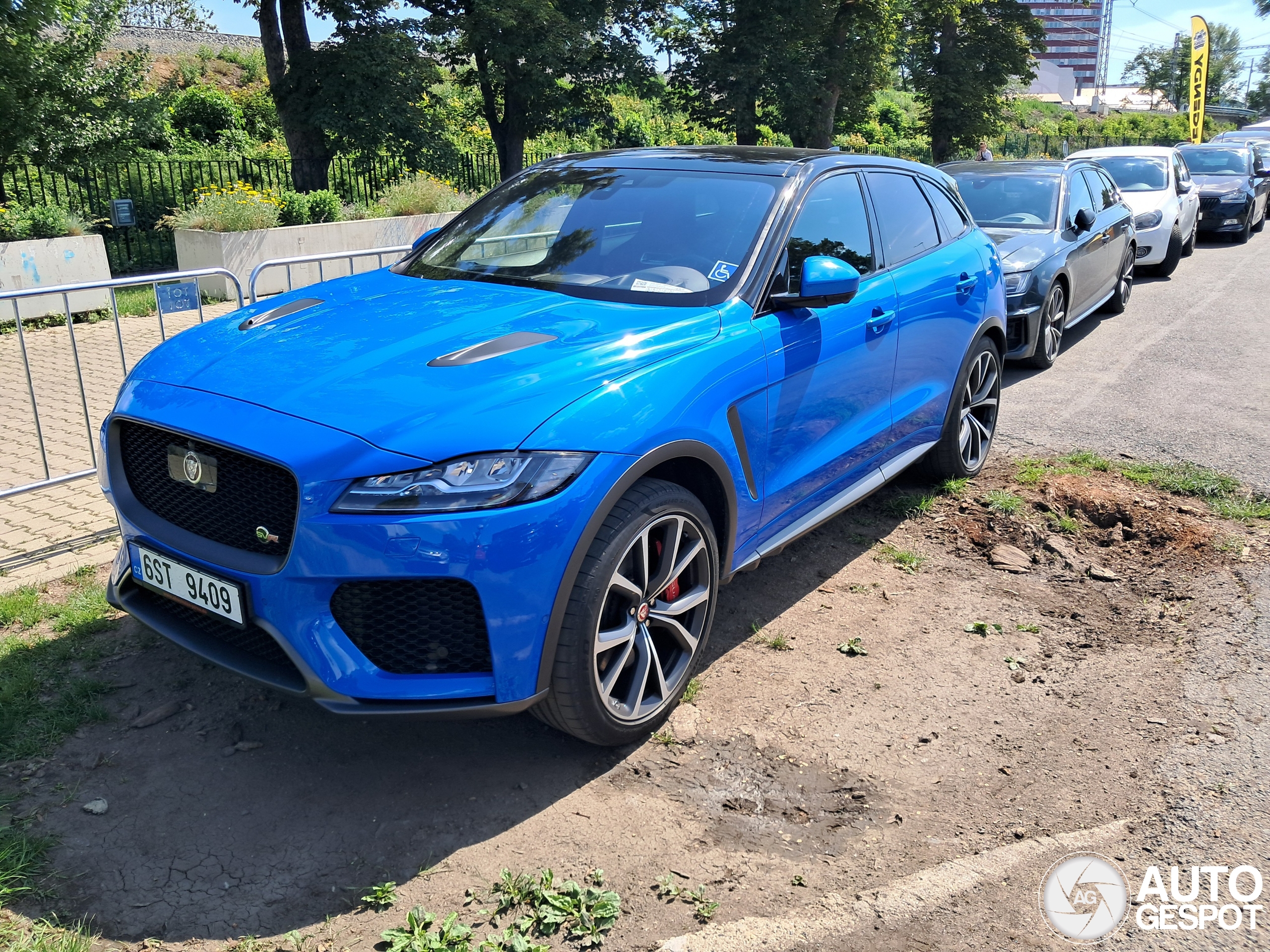 Jaguar F-PACE SVR