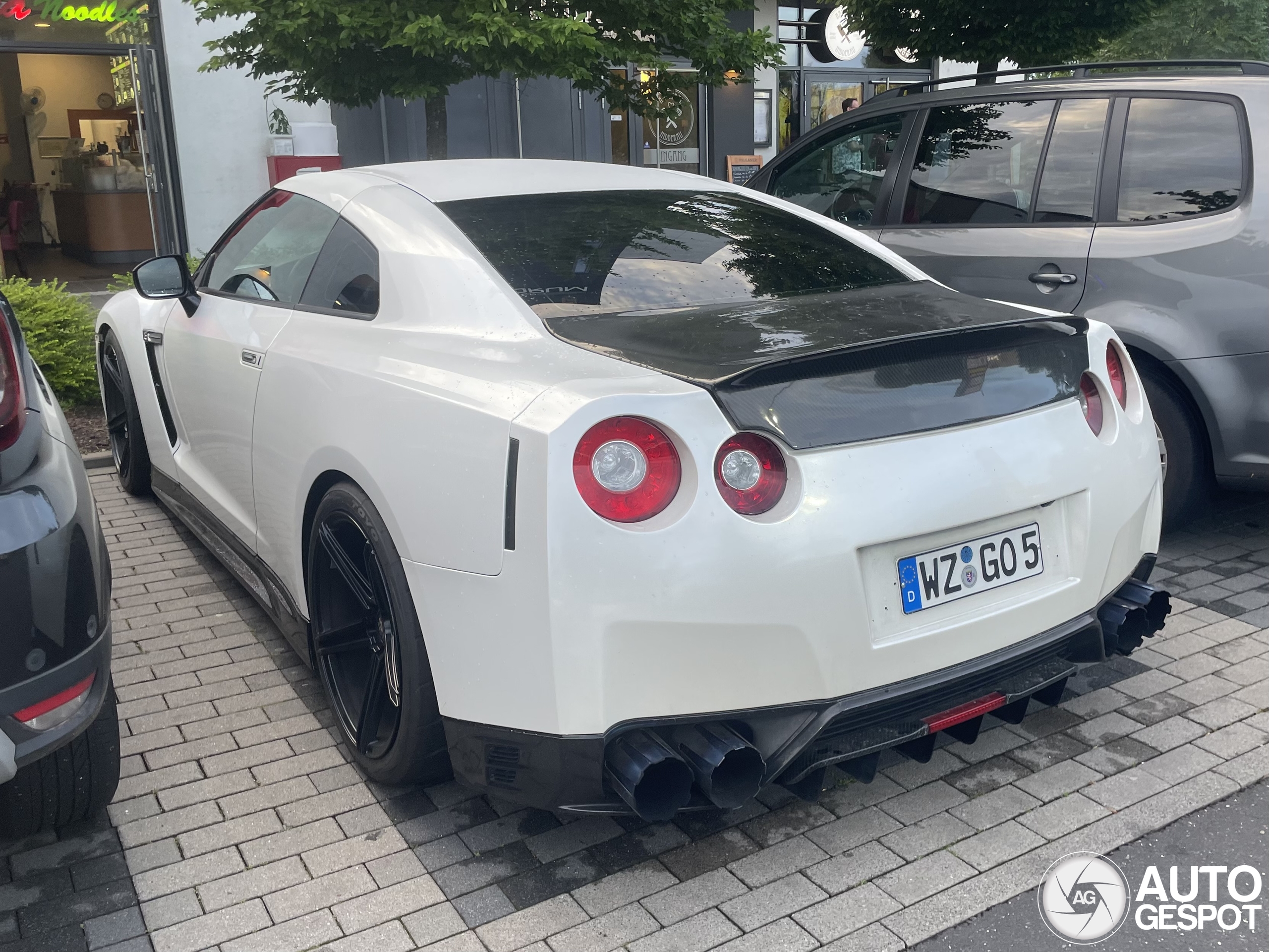 Nissan GT-R 2011