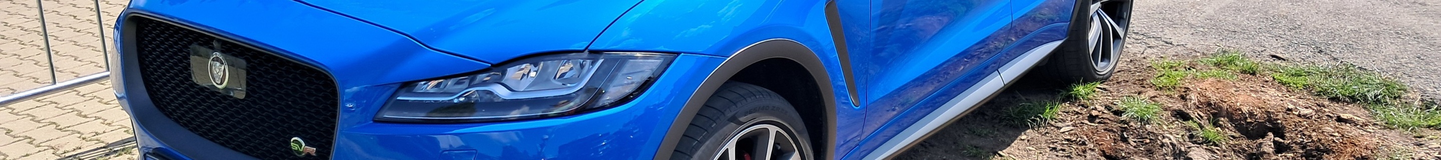 Jaguar F-PACE SVR