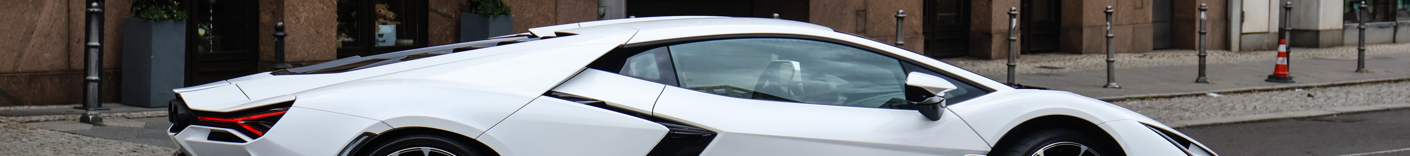 Lamborghini Revuelto