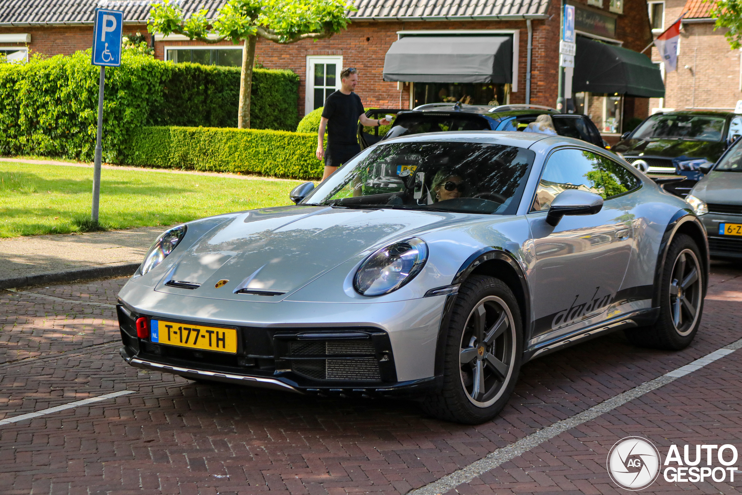Porsche 992 Dakar