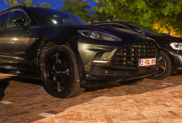 Aston Martin DBX707
