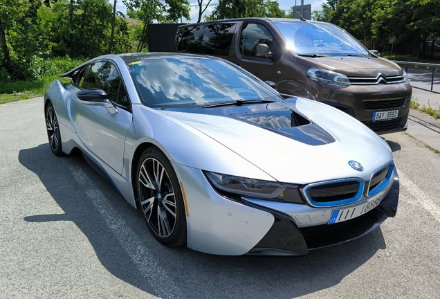 BMW i8