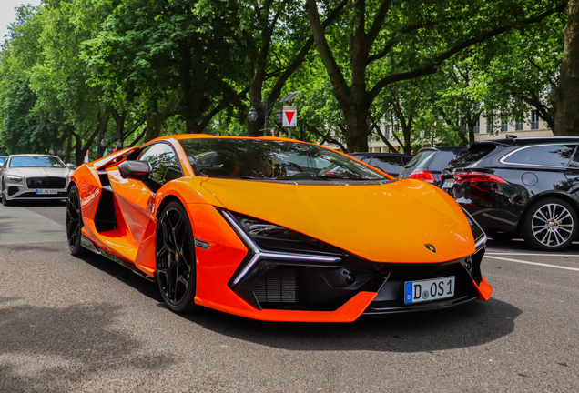 Lamborghini Revuelto
