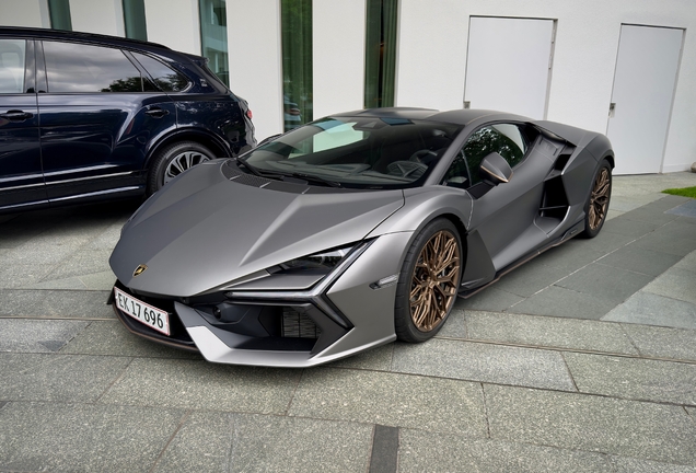 Lamborghini Revuelto