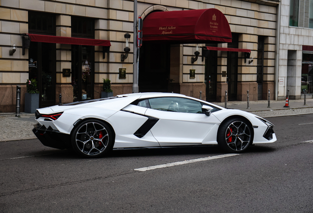 Lamborghini Revuelto