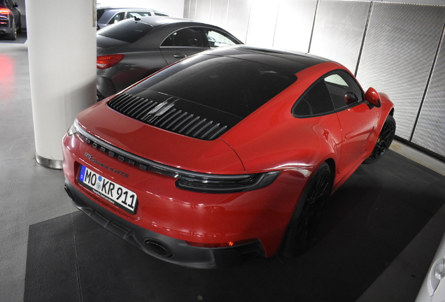 Porsche 992 Carrera 4 GTS