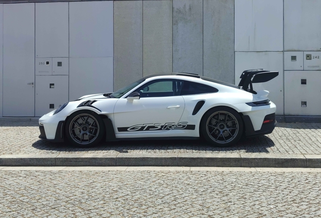 Porsche 992 GT3 RS Weissach Package