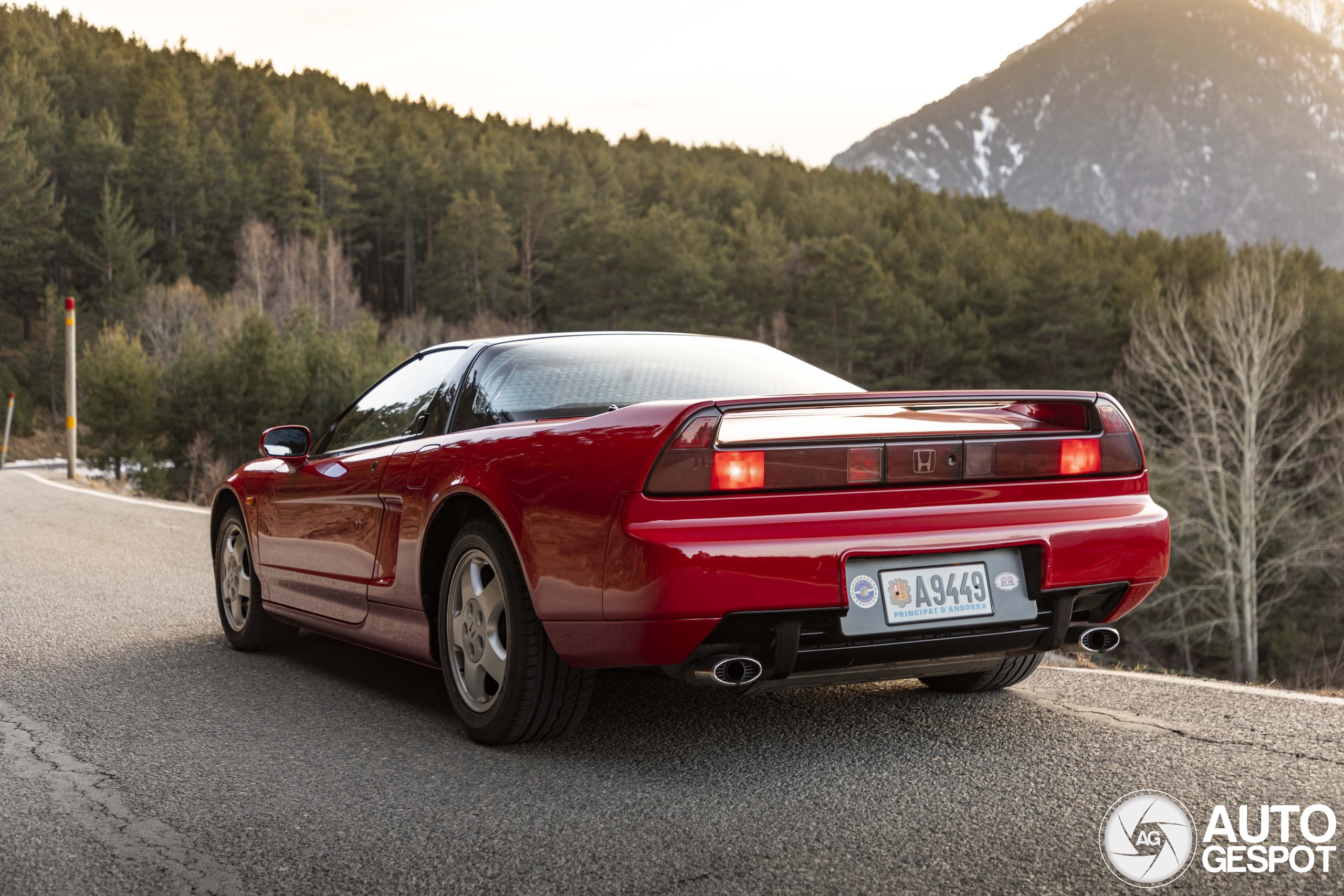Honda NSX wordt prachtig vastgelegd in de bergen van Andorra