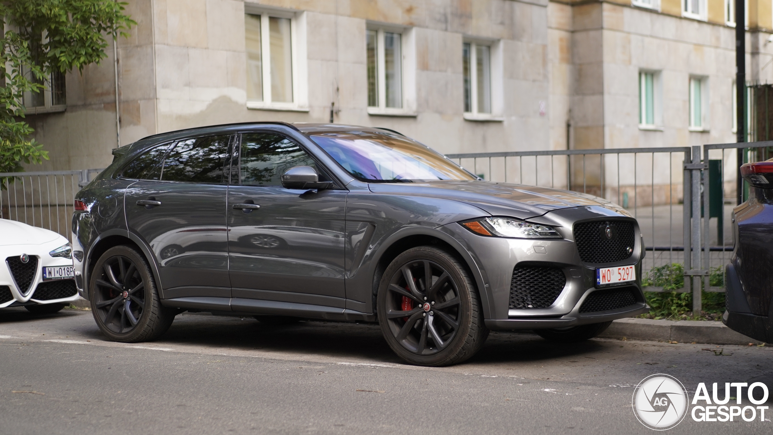 Jaguar F-PACE SVR