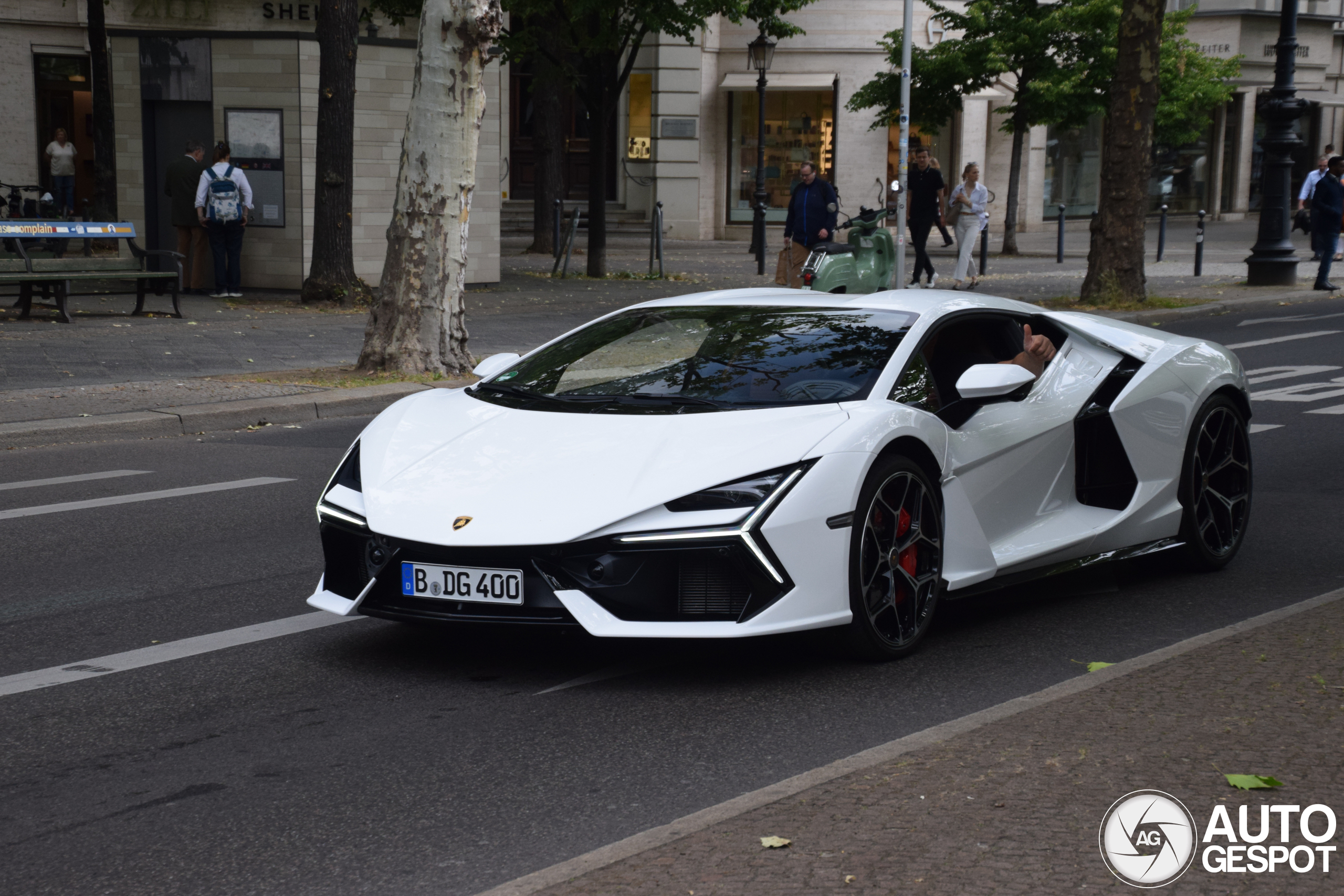 Lamborghini Revuelto