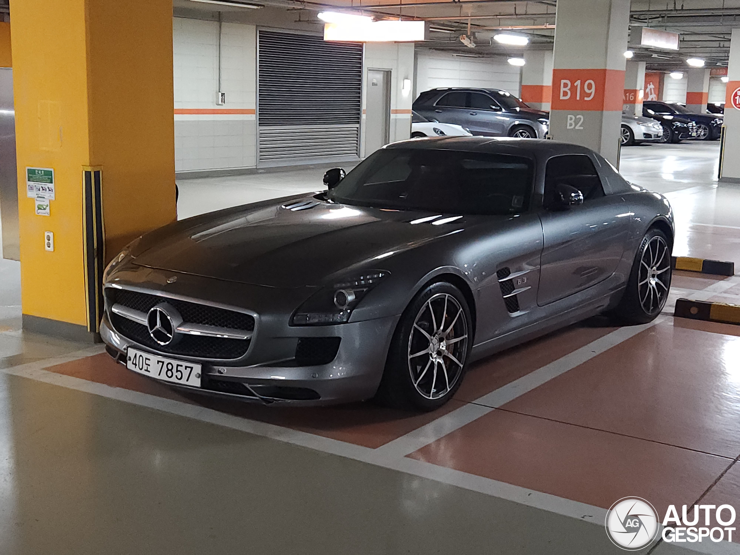 Mercedes-Benz SLS AMG